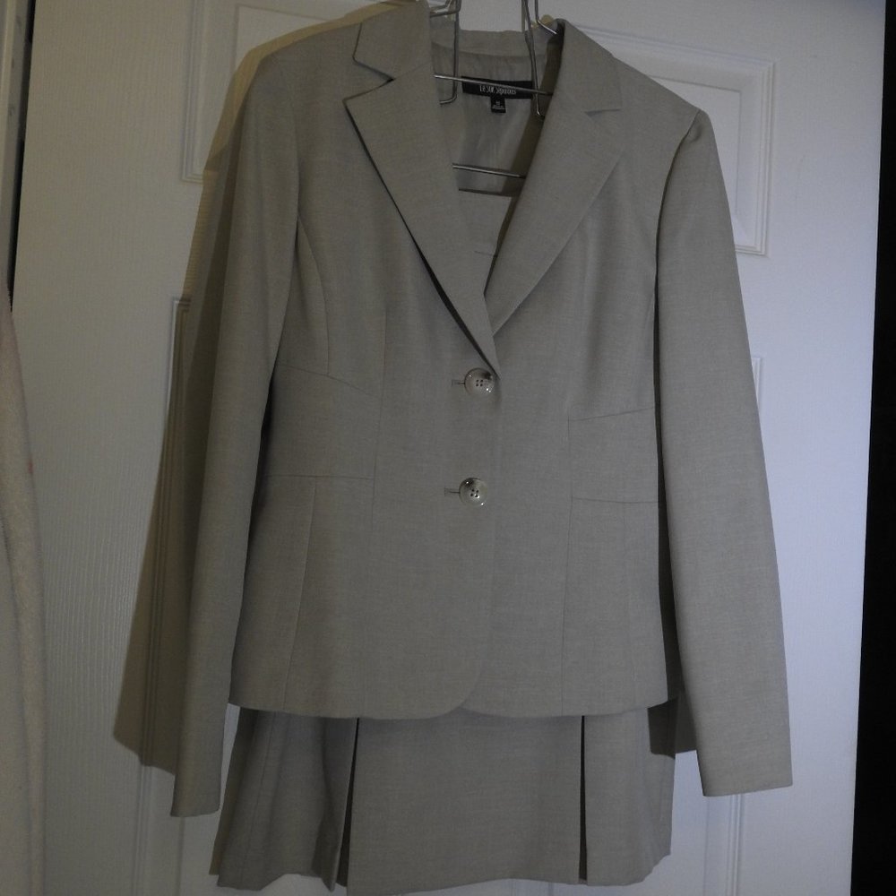 Le Suit Separated - Beige Suit Size 10